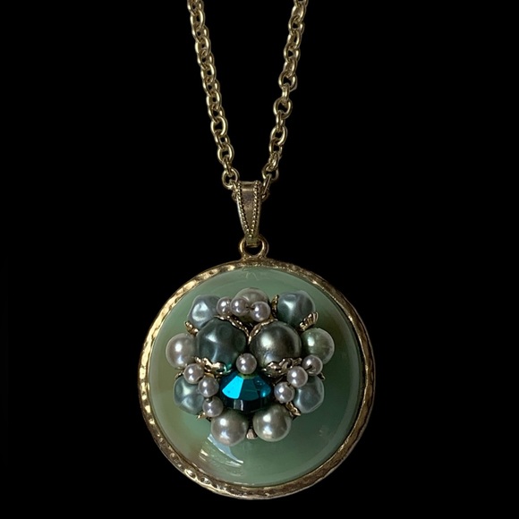 Vintage Green Pearl Cluster & Gold Plated Woman’s Necklace Jewelry - Picture 6 of 10